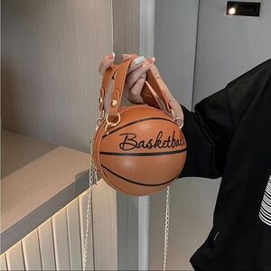 🔥🔥 Adorable mini basketball, purse measurements, in pictures. Fits alot.